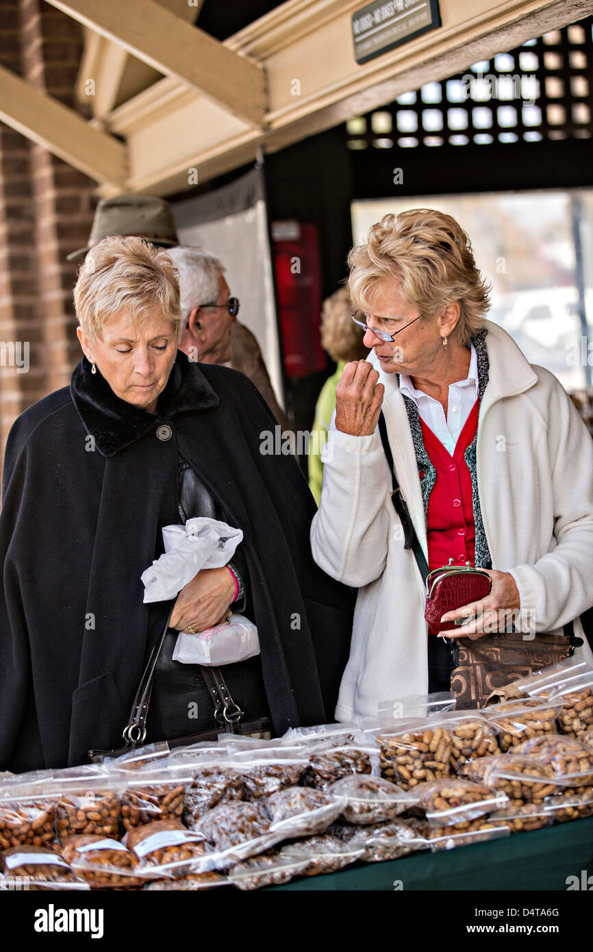 Historic Charleston City Market sur Market Street à Charleston, SC. Banque D'Images
