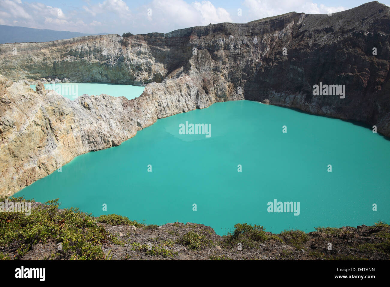 Lacs de cratère colorés Kelimutu volcan, l'île de Flores, en Indonésie. Banque D'Images