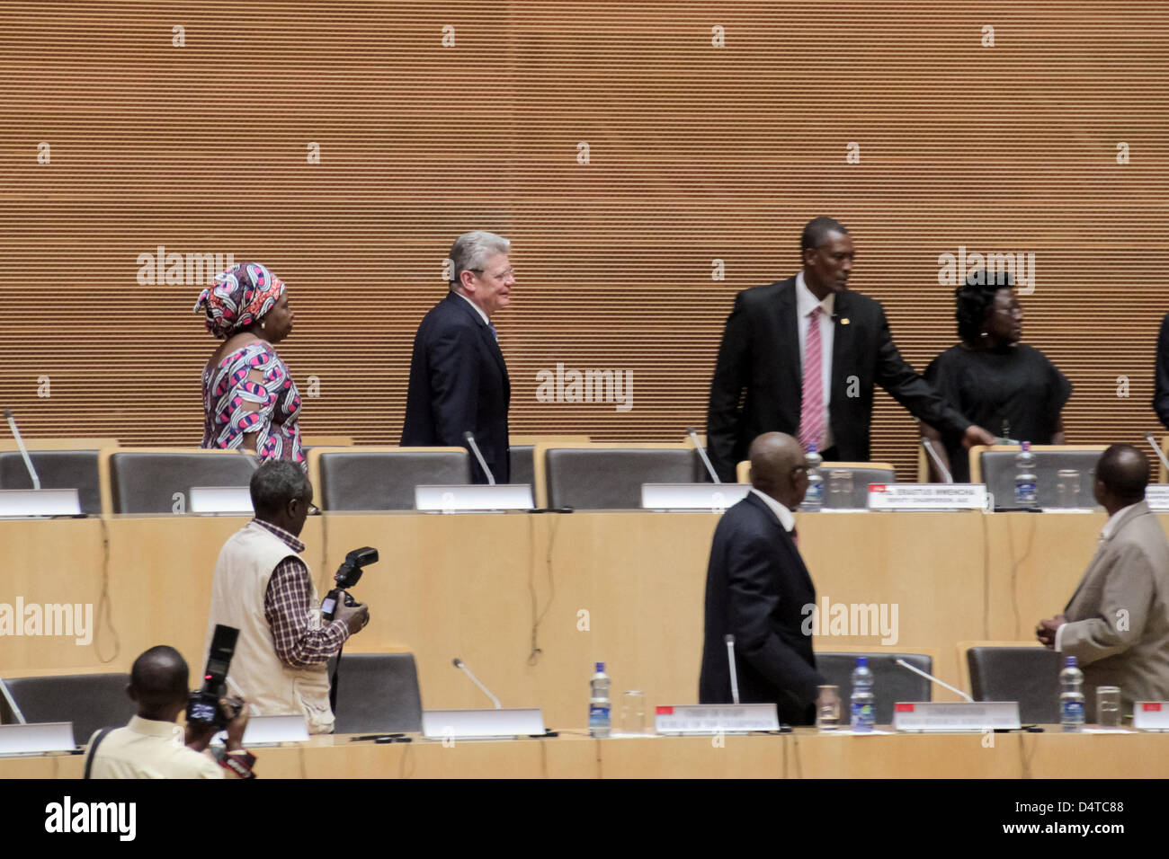 Addis Abeba, Ethiopie - 18 Mars : Le Président allemand Joachim Gauck arrive de rencontrer le Conseil des Représentants permanents de l'UA à la Commission de l'Union africaine à Addis-Abeba, Ethiopie, le 18 mars 2013 Banque D'Images