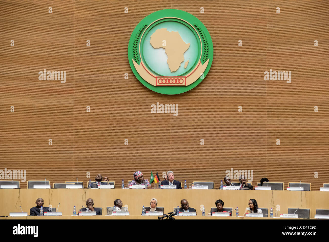 Addis Abeba, Ethiopie - 18 Mars : Le Président allemand Joachim Gauck prend son siège réservé au deligates entre à la Commission de l'Union africaine Siège salle de réunion à Addis-Abeba, Ethiopie, le 18 mars 2013 Banque D'Images