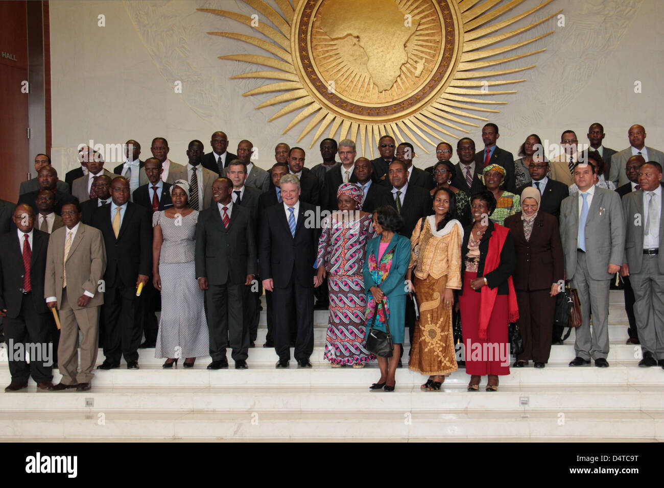 Addis Abeba, Ethiopie - 18 Mars : Le Président allemand Joachim Gauck prend une photo de groupe avec des hauts fonctionnaires de l'UA à la Commission de l'Union africaine à Addis-Abeba, Ethiopie, le 18 mars 2013 Banque D'Images