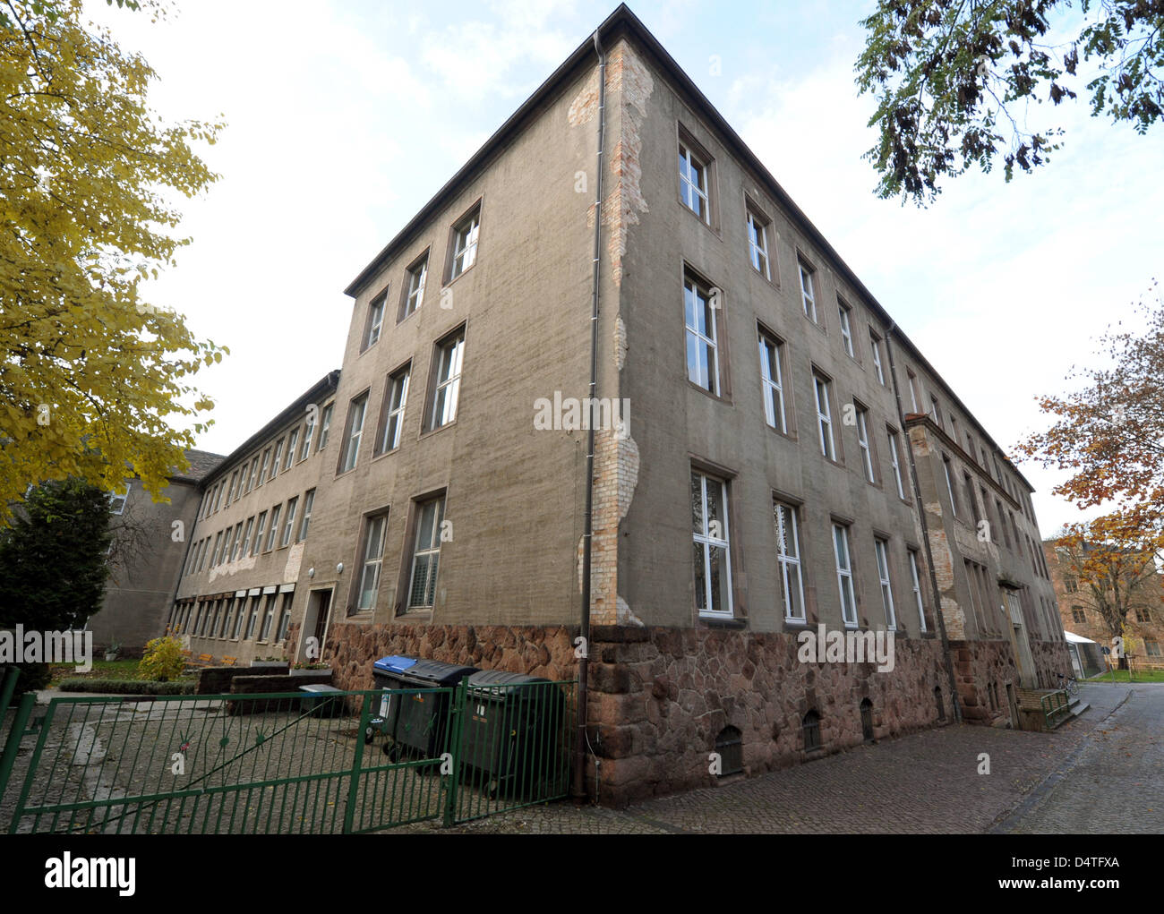 L'école secondaire Latina August Hermann Francke, représenté à Halle (Saale), Allemagne, 04 novembre 2009. L'école a été fermée en raison de la grippe porcine et restera fermé pendant une semaine. C'est la quatrième école en Saxe-Anhalt qui a été fermé pour cette raison. Photo : Hendrik Schmidt Banque D'Images