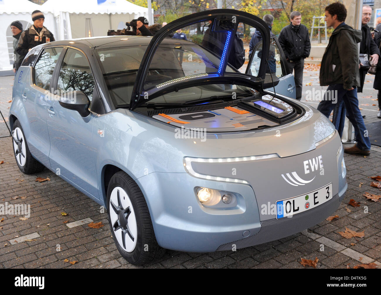 La nouvelle voiture électrique ?E BREBIS3 ? Lors de sa présentation officielle à Brême, Allemagne, le 10 novembre 2009. La E3 est une coproduction entre le fournisseur d'énergie à base d'Oldenburg et de brebis à base d'Osnabrueck en difficulté fournisseur automobile Karmann. La vitesse maximale est déclaré à 140 km avec une portée maximale de 150km. Photo : INGO WAGNER Banque D'Images