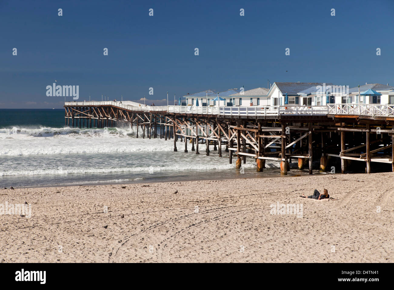 Plage du Pacifique et le Crystal Pier Hotel sur pilotis au-dessus de l'océan dans la région de San Diego, Californie, États-Unis d'Amérique, USA Banque D'Images