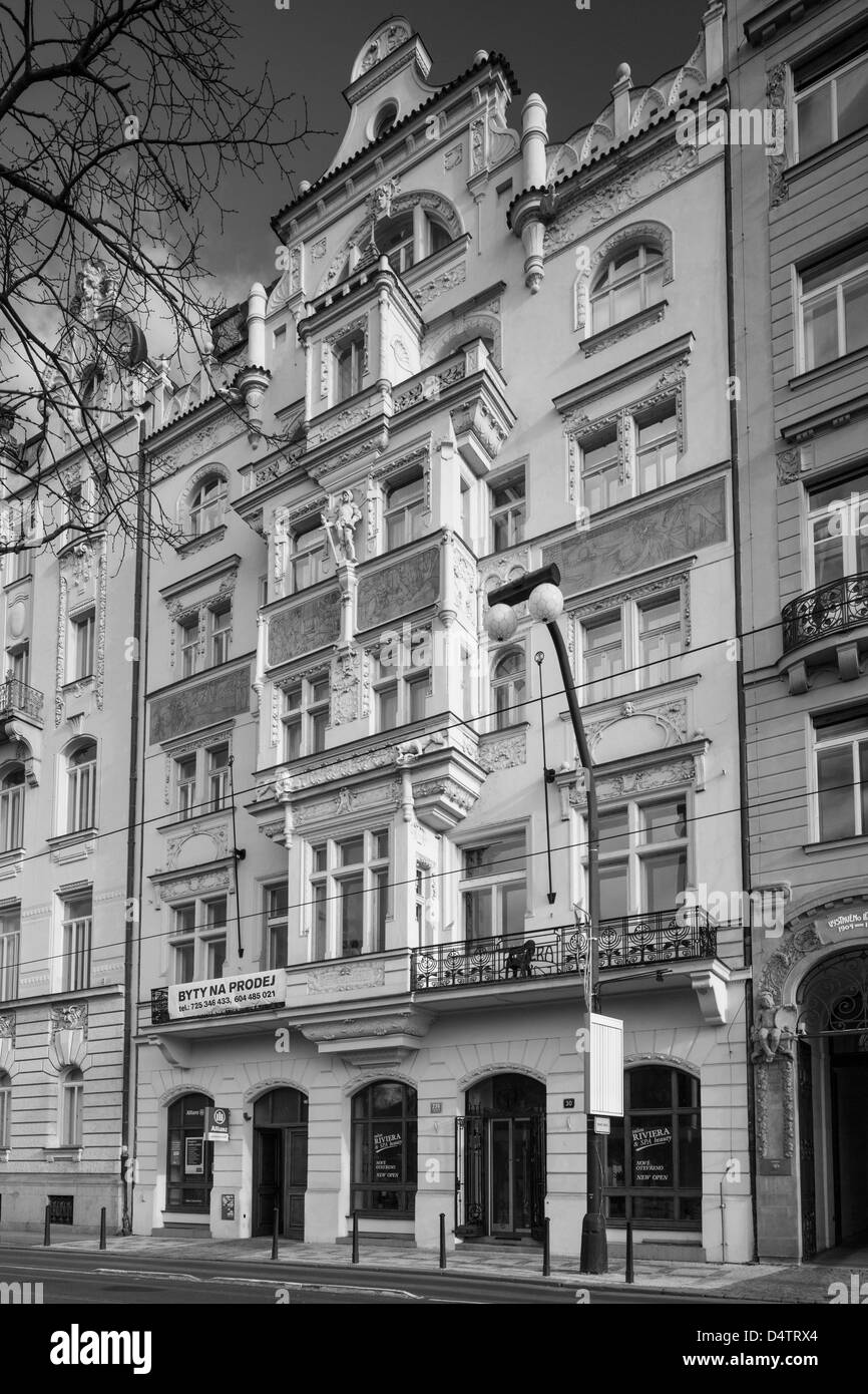 République tchèque, Prague. Masarykovo Nabrezi, façades de maisons Banque D'Images