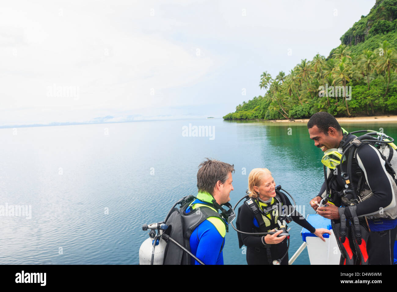 Les plongeurs en conversation sur voile Banque D'Images