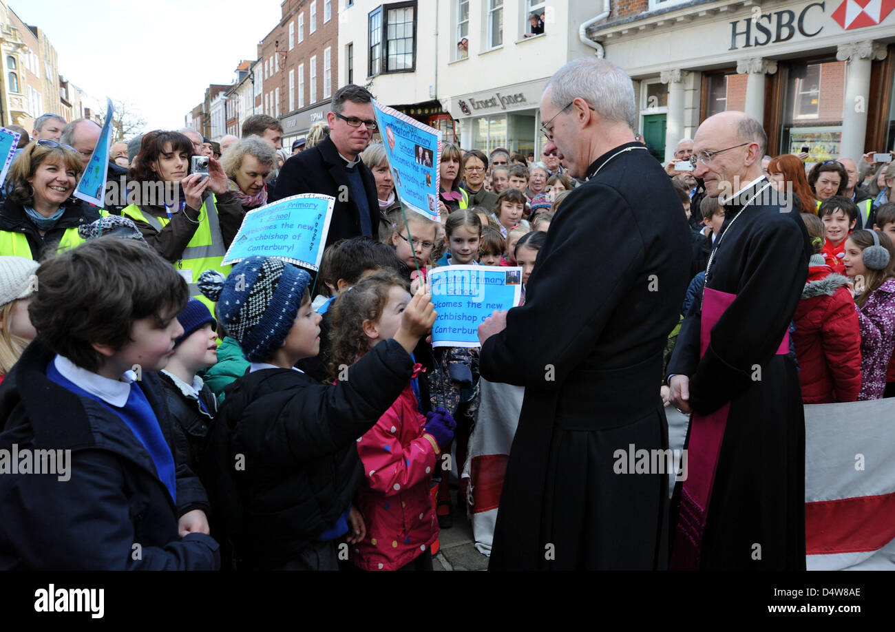 Chichester, Sussex, UK. 19 mars 2013. L'archevêque de Canterbury, Justin Welby lors d'un bain de foule autour de Chichester Banque D'Images