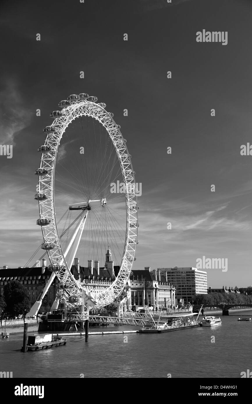 L'été, British Airways London Eye, la roue d'observation du millénaire, la Banque du Sud, Tamise, Lambeth, London City, Angleterre Banque D'Images