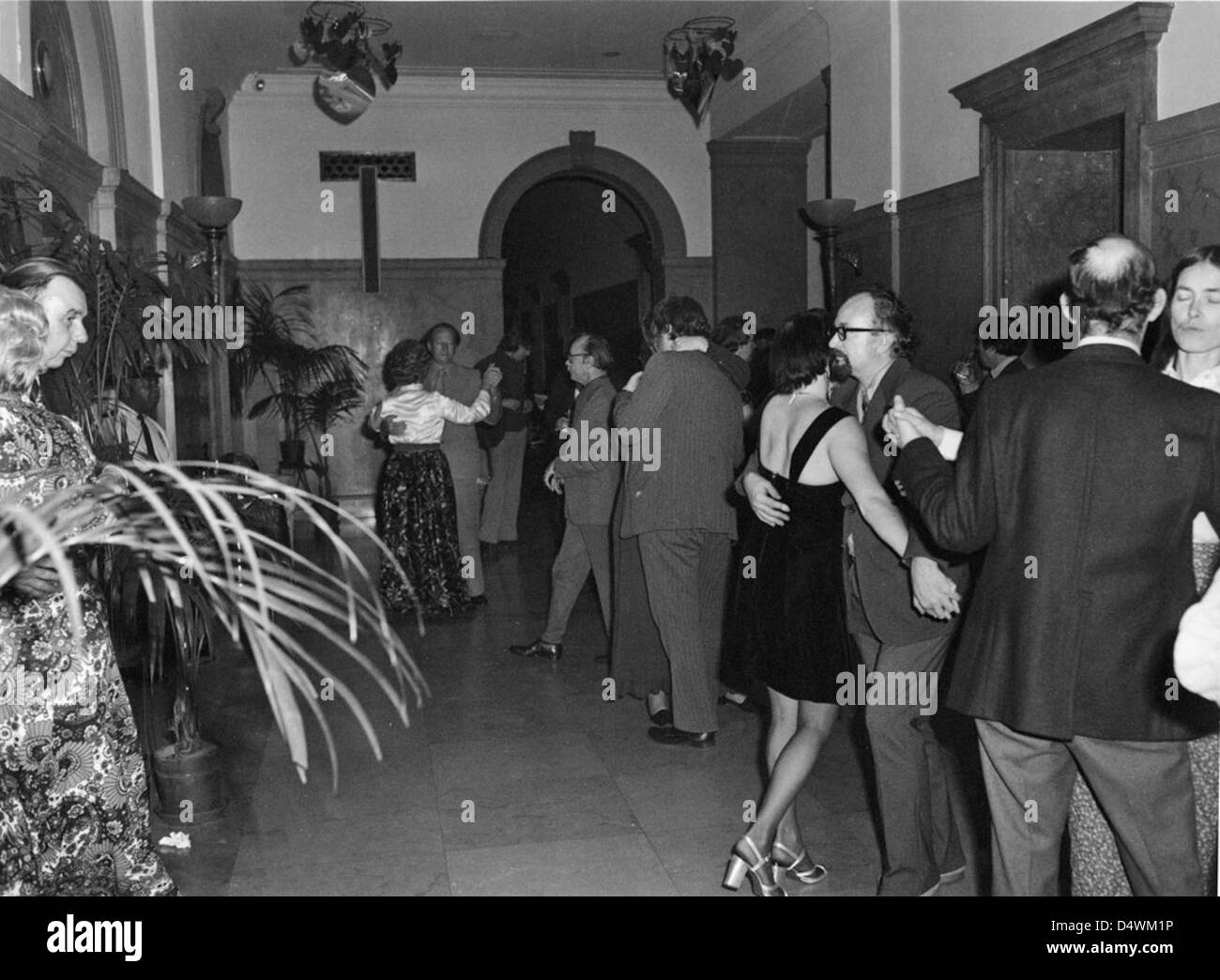 Photographie de la Saint-Valentin Hop sur la mezzanine des Archives nationales, 1975 Banque D'Images