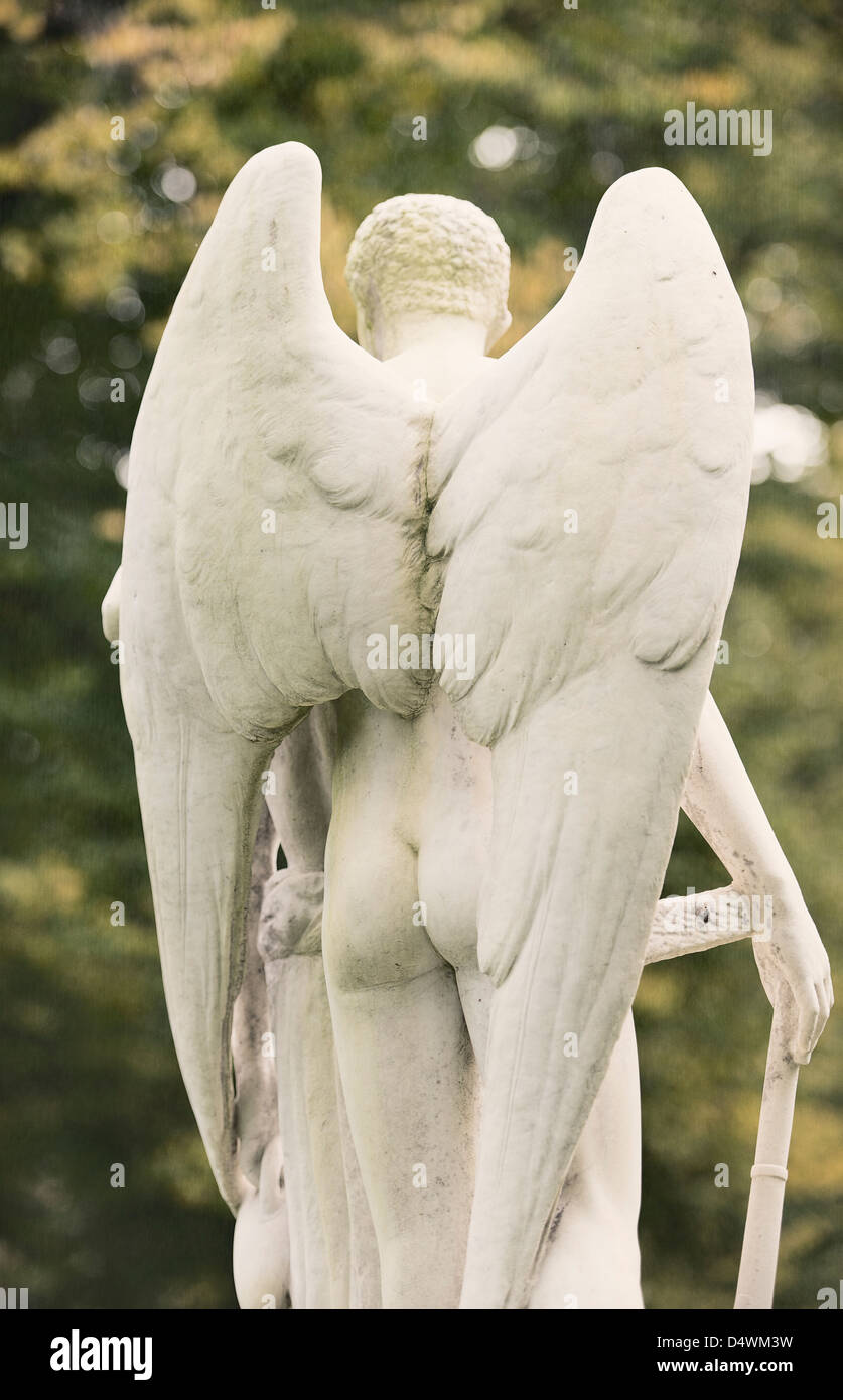 Vue arrière de la sculpture ange blanc Banque D'Images
