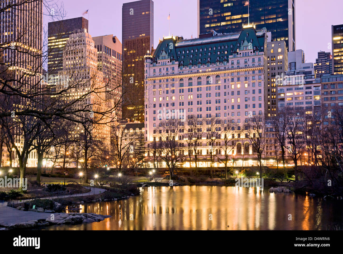 Plaza Hotel Midtown Manhattan Dusk Central Park Banque D'Images