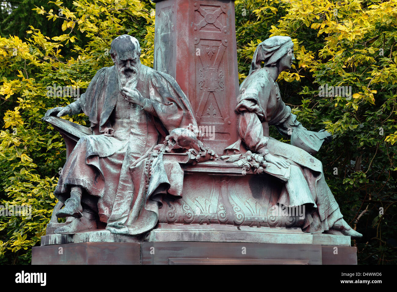 Sculpture en bronze de Paul Raphael Montford représentant Philosophie et inspiration, pont Kelvin Way, West End of Glasgow, Écosse, Royaume-Uni Banque D'Images