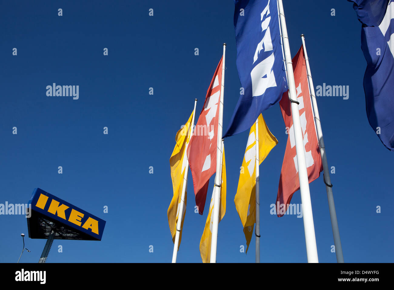 Logo ad IKEA drapeaux, supermarché République Tchèque Europe Banque D'Images