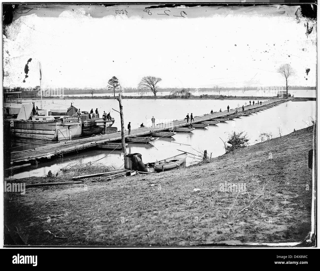 Pont de bateaux sur la Rivière James Banque D'Images