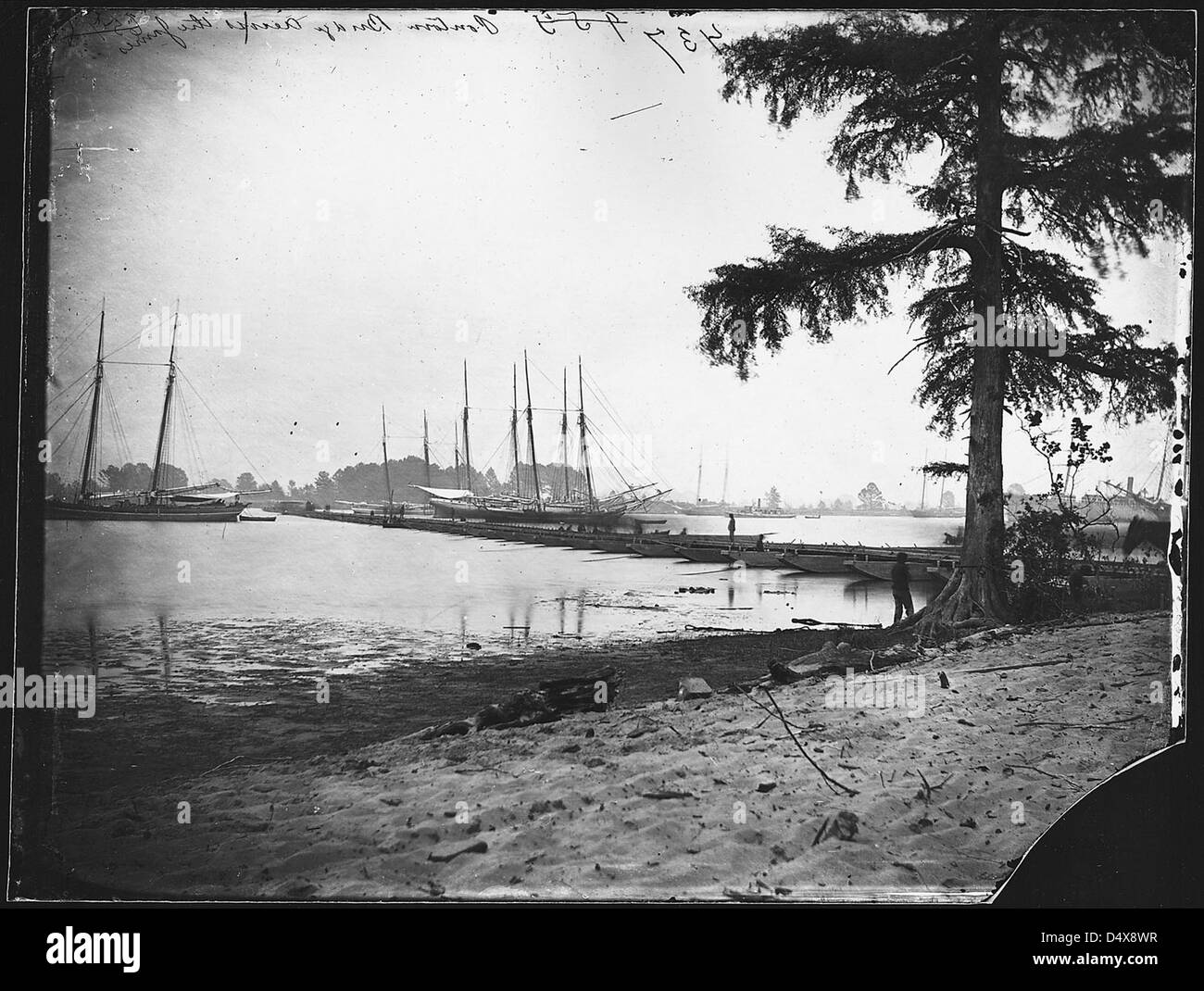 Pont de bateaux sur la rivière James, Va. 1864-5 Banque D'Images