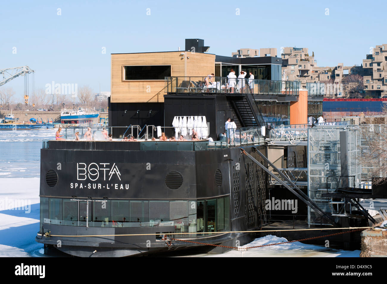 Bota Bota spa flottant, Vieux-Port de Montréal, province de Québec, Canada. Banque D'Images
