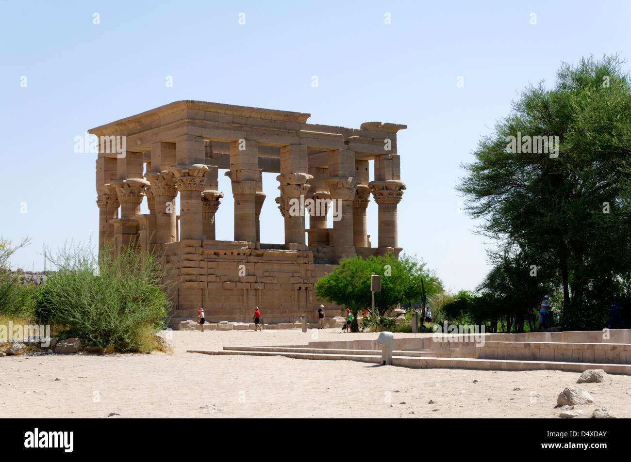 Philae. L'Égypte. Vue sur le kiosque de l'empereur romain Trajan à Philae (Agilkia Island) dans le lac Nasser. Banque D'Images