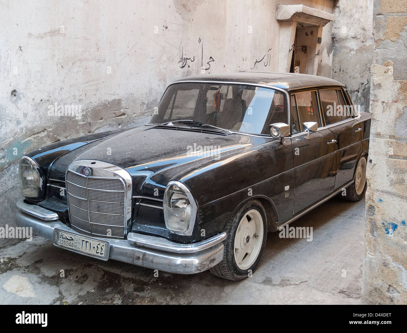 Vintage mercedes car dans Aleppo Syrie Banque D'Images