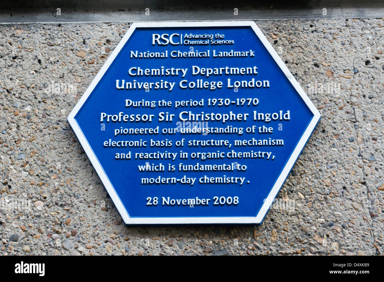 Une plaque sur le mur de la chimie de l'University College London Ministère célèbre le travail du professeur Sir Christopher Ingold Banque D'Images