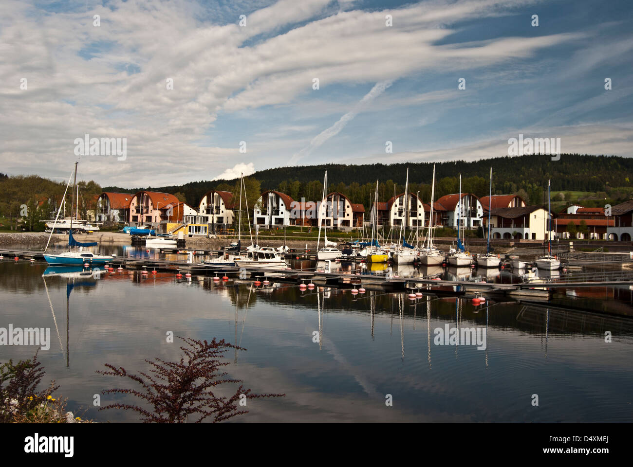 Bateaux disponibles sur le barrage de Lipno Lipno Nove près de resort en République Tchèque Banque D'Images