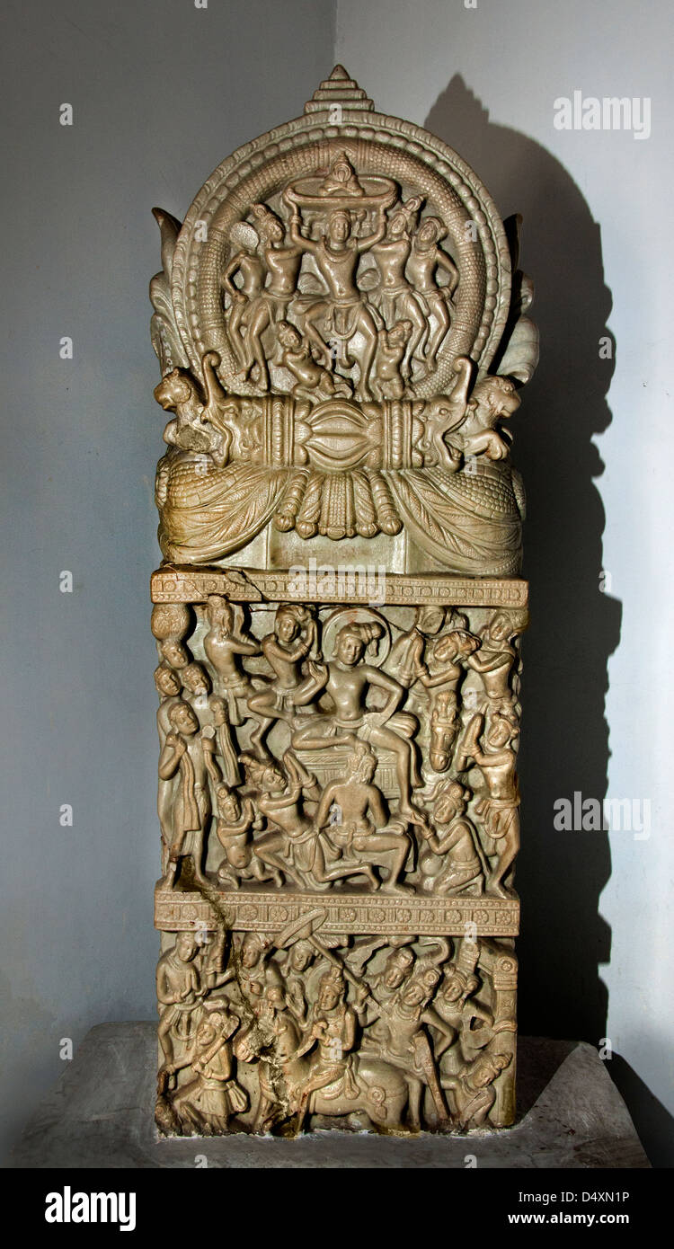 Panneau 1 bouddhiste CENT AD touffe de Siddhartha au ciel - Siddhartha dans le palais -Mahabhinishkra Andhra Pradesh Inde mana Banque D'Images