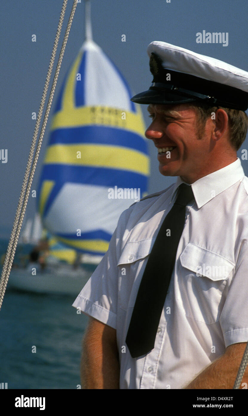 Officier de marine, les courses de Yacht annuel Cowes (île de Wight) Banque D'Images