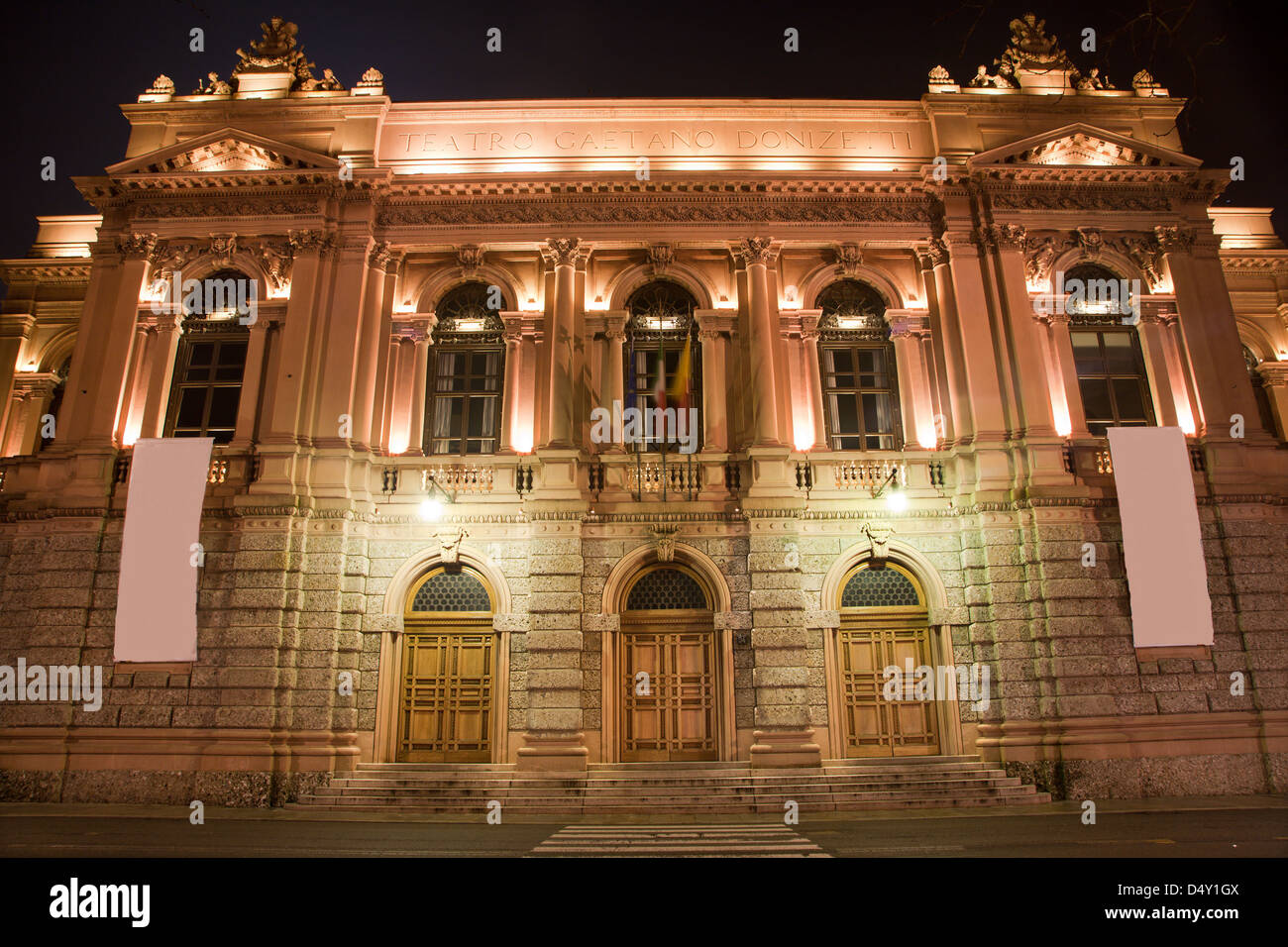 Bergame - Gaetano Donizetti theatre la nuit Banque D'Images