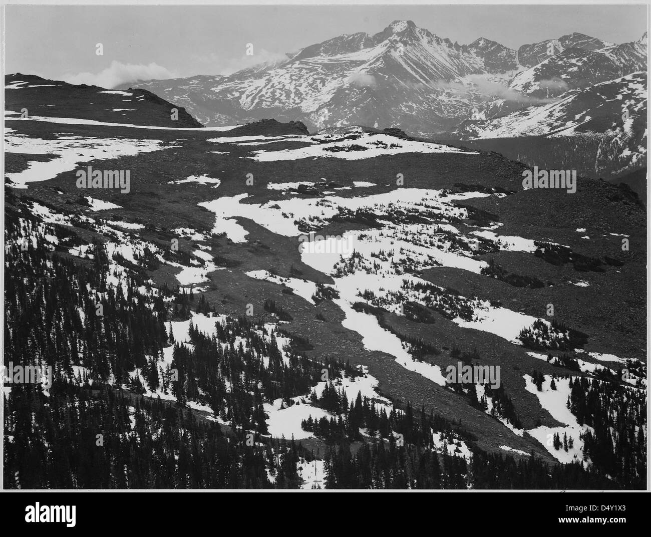 Vue du plateau couvert de neige, montagne en arrière-plan, 'Long's Peak, Rocky Mountain National Park, Colorado'. Banque D'Images