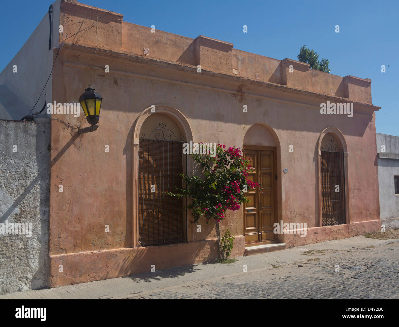 Une vue sur le quartier historique de la vieille ville coloniale de Colonia, en Uruguay, un site du patrimoine mondial fondée en 1680. Banque D'Images
