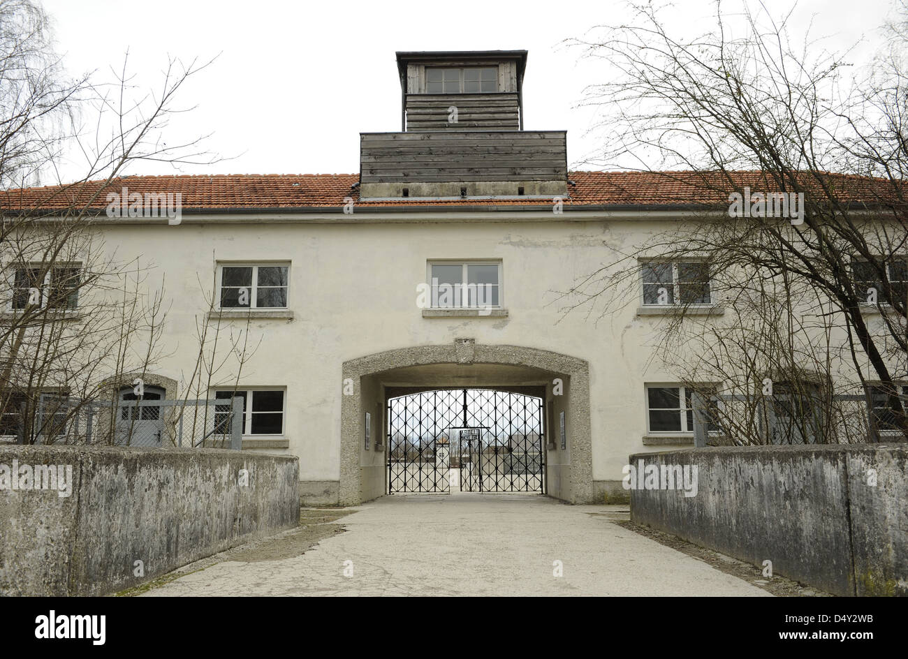 Camp de concentration de Dachau. Camp de prisonniers nazis a ouvert ses portes en 1933. L'entrée principale. L'Allemagne. Banque D'Images