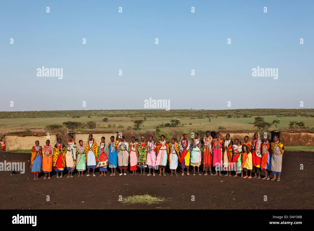 Les femmes masaï dans village, Maasai Mara, Kenya Banque D'Images