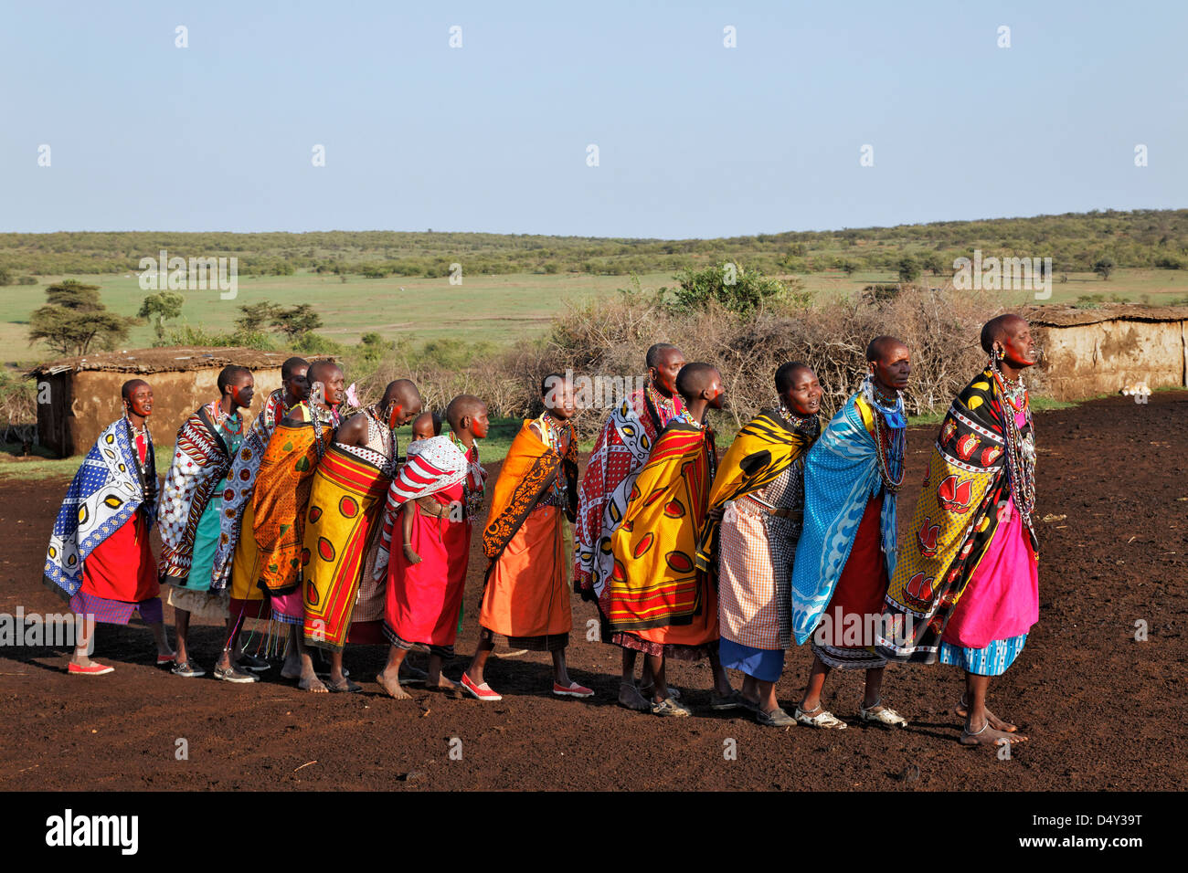 Les femmes masaï dans village, Maasai Mara, Kenya Banque D'Images