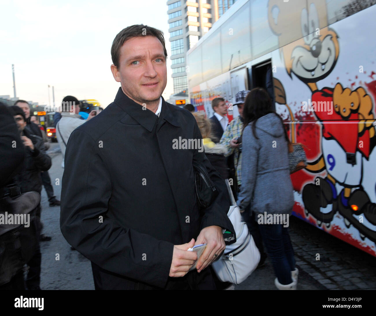 Manager de l'équipe nationale de football tchèque Vladimir Smicer arrive à Olomouc, où ils vont jouer un match contre le Danemark. Vladimir Smicer est vu à Olomouc, République tchèque le mercredi 20, 2013. (CTK Photo/Ludek Perina) Banque D'Images