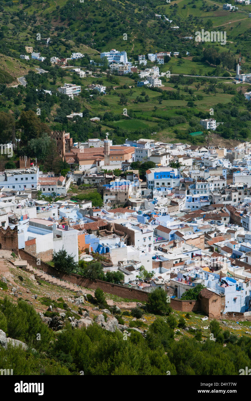 Vue sur la ville, Chefchaouen (Chaouen), Tangeri-Tetouan Région, montagnes du Rif, au Maroc. Banque D'Images