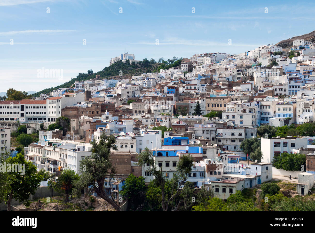 Vue sur la ville, Chefchaouen (Chaouen), Tangeri-Tetouan Région, montagnes du Rif, au Maroc. Banque D'Images