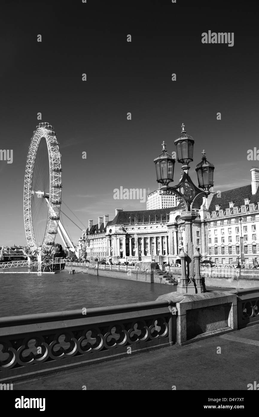 L'été, British Airways London Eye, la roue d'observation du millénaire, la Banque du Sud, Tamise, Lambeth, London City, Angleterre Banque D'Images