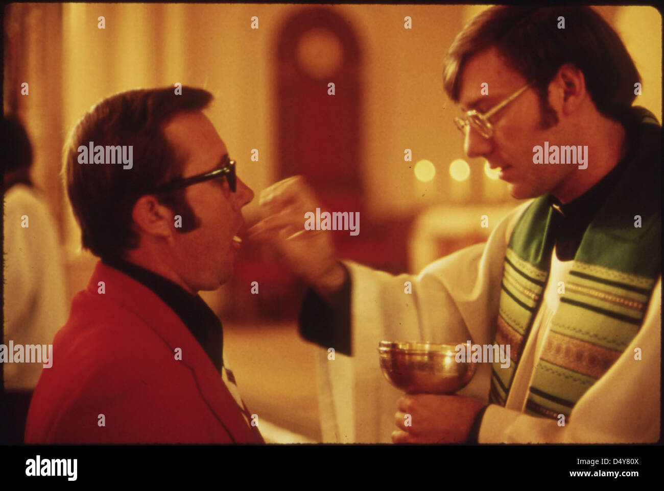 La religion est une partie importante de la vie quotidienne à New Ulm, Minnesota. L'Église catholique romaine est la plus grande confession, avec de nombreux résidents participant activement aux activités de l'Église, y compris la communion et d'autres services religieux. Banque D'Images