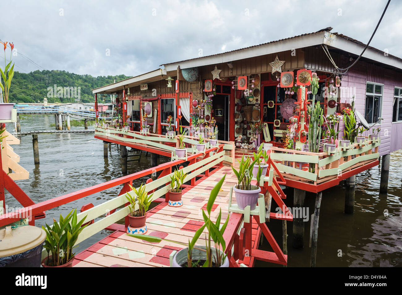 Les maisons sur pilotis de Kampung Ayer quartier, Bandar Seri Bengawan, Brunei, Asie Banque D'Images