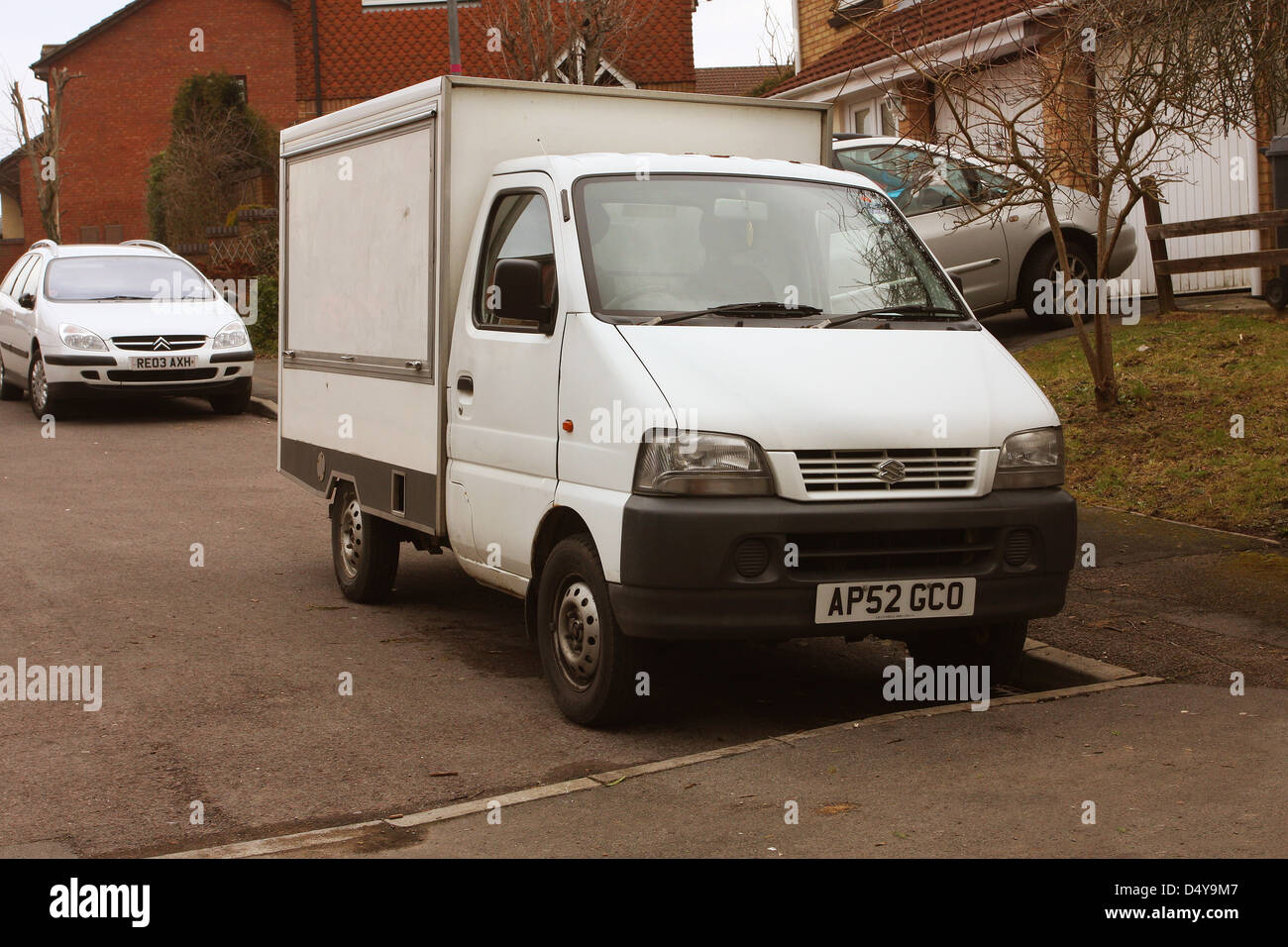 Mars 2013 - petite fourgonnette Suzuki blanche utilisée comme une  camionnette mobile de restauration sandwich Photo Stock - Alamy