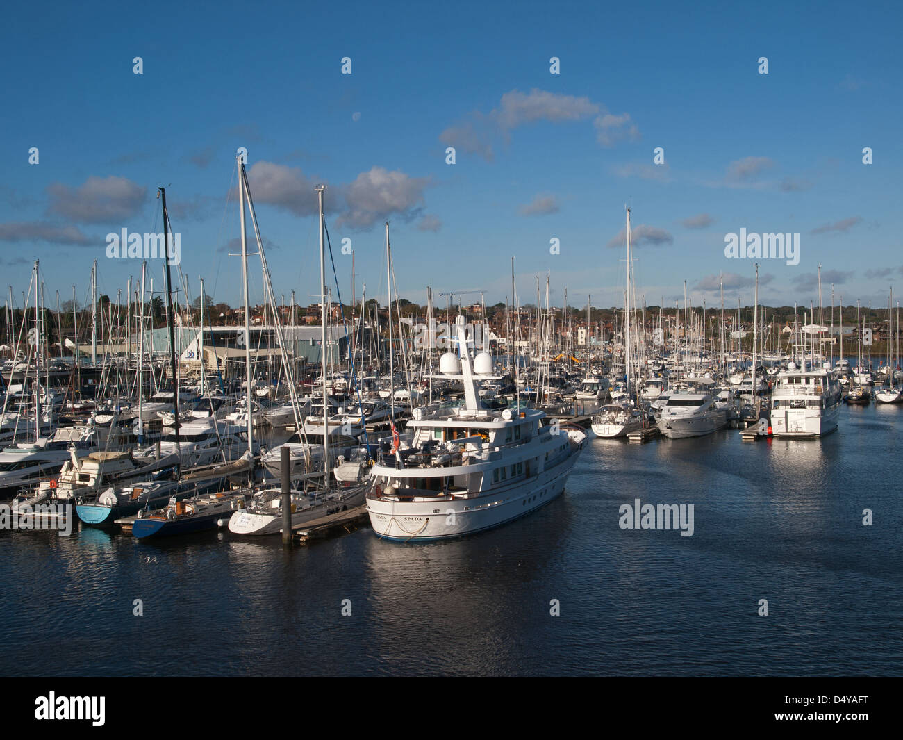 Rivière Lymington et marina Hampshire England UK Banque D'Images