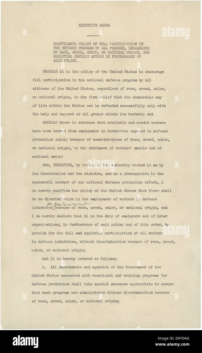 Ordonnance 8802 du 25 juin 1941, dans laquelle le Président Franklin D. Roosevelt interdit la discrimination dans le programme de défense, 06/25/1941, page 1/2 Banque D'Images