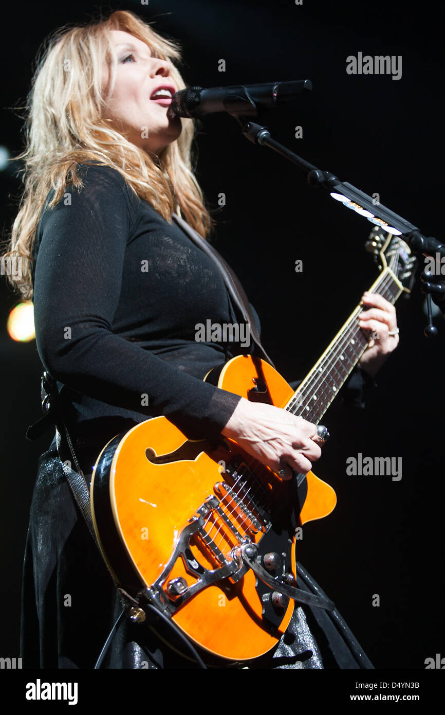London, Ontario, Canada - le 20 mars 2013. Les soeurs Wilson, Ann et Nancy de la bande de roche coeur au John Labatt Centre devant plus de 2000 fans. Credit : Mark Spowart /Alamy Live News Banque D'Images