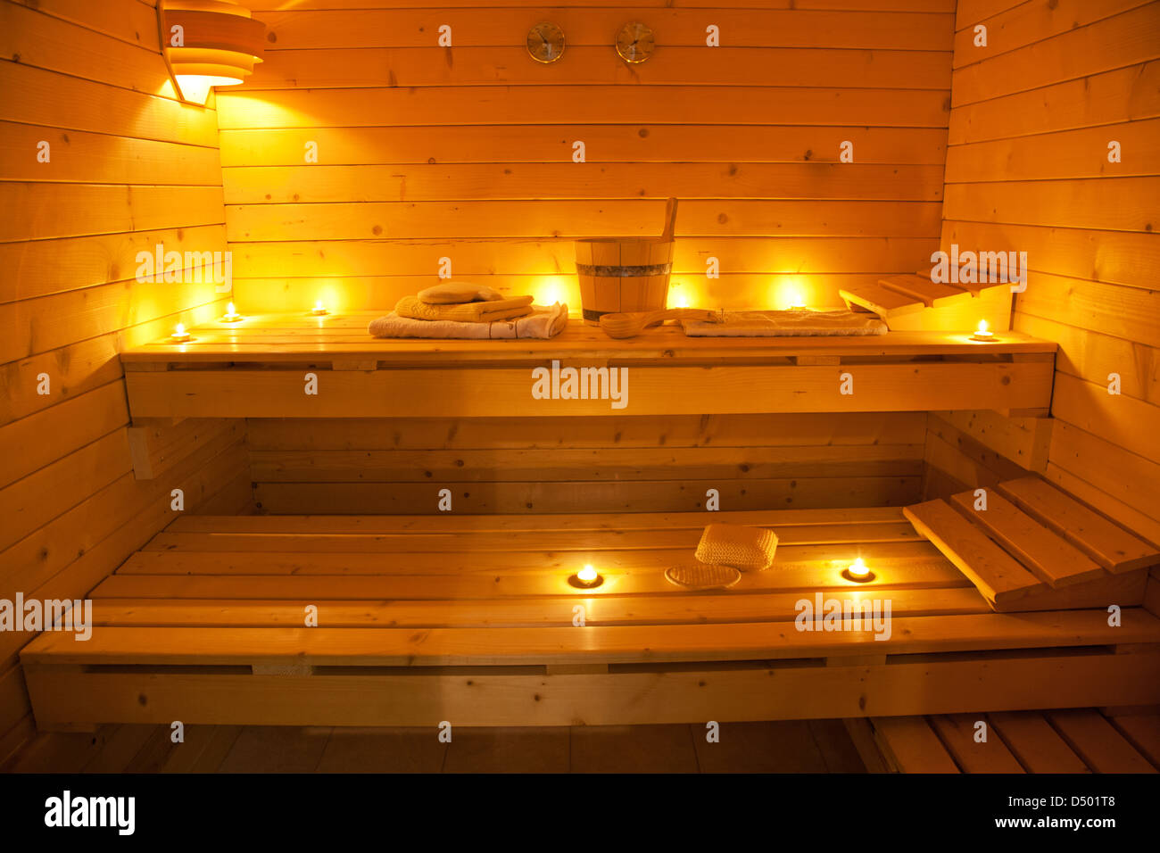 Intérieur d'un sauna finlandais Banque D'Images