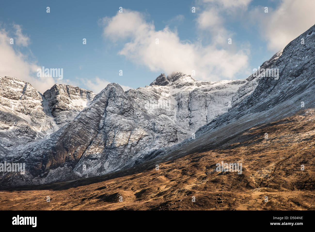 Un Fheadain Sgurr & les Cuillin Ridge dans Glen cassante, île de Skye. Banque D'Images