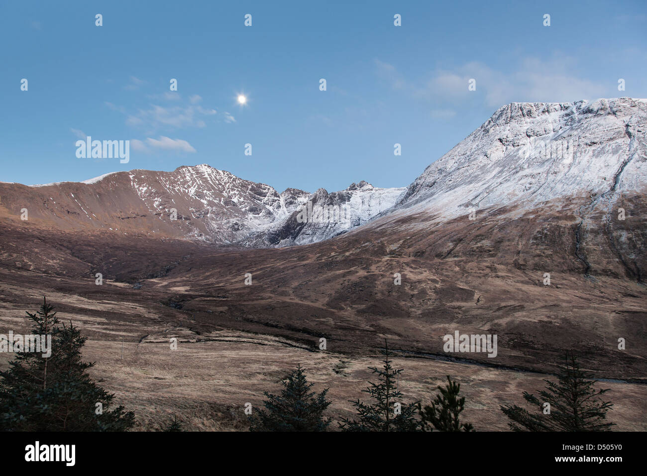 Lumière du soir sur les Cuillin ridge à Glen cassantes sur l'île de Skye en Ecosse. Banque D'Images
