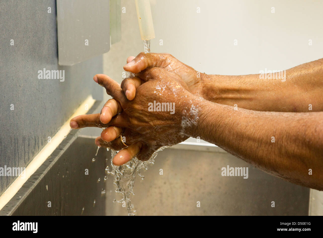 Se laver les mains à l'hôpital Théâtre Banque D'Images