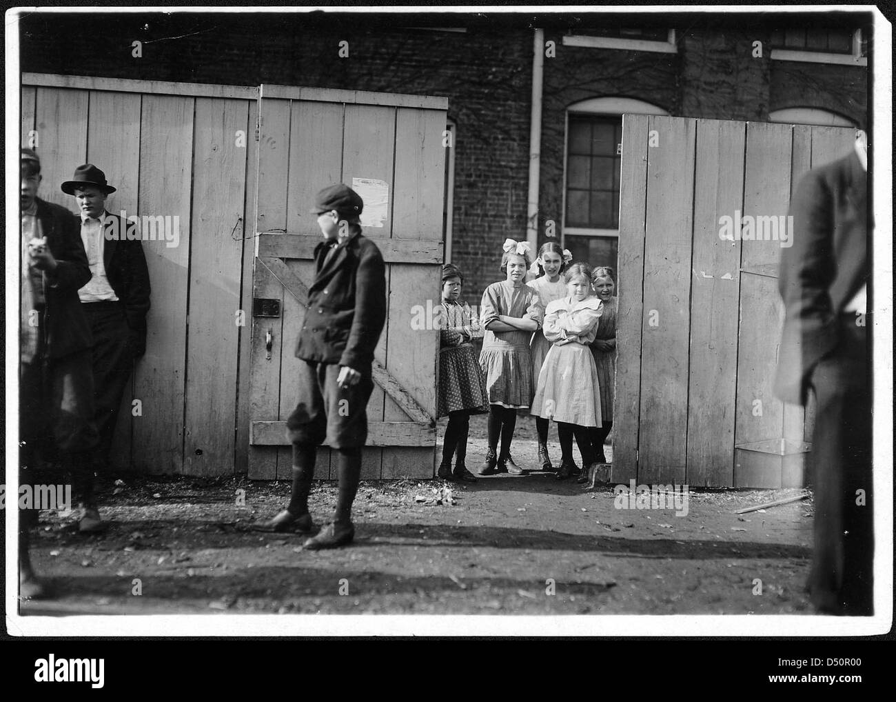 Ces petites filles tous les travaux dans les usines de bonneterie de Richmond. Son sommet, Ga, Décembre 1910 Banque D'Images