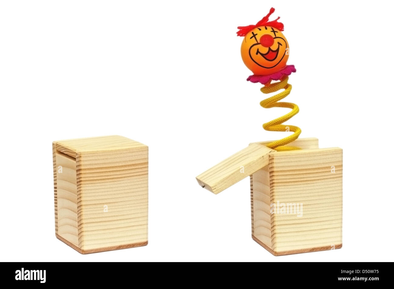 Tricky jouet avec clown sur le ressort qui sort d'une boîte en bois Banque D'Images