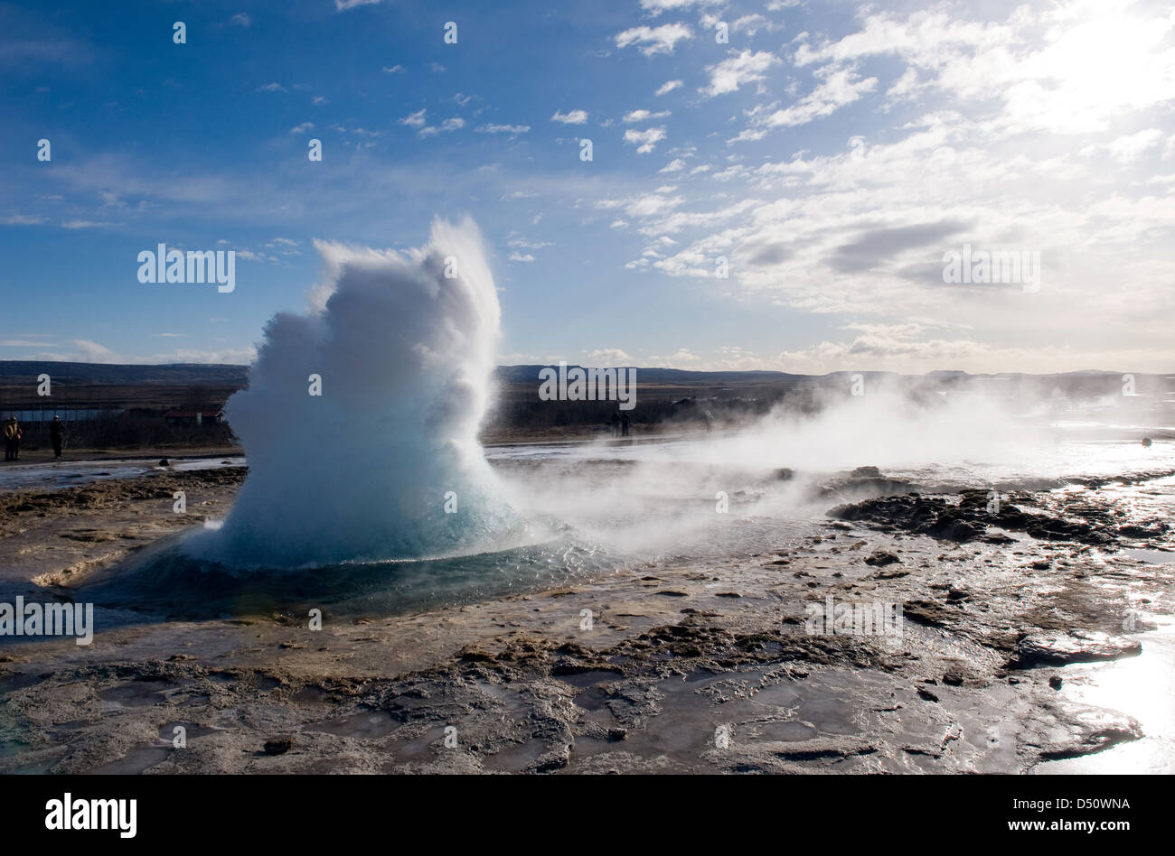 Le Strokkur geyser en éruption en Islande est Banque D'Images