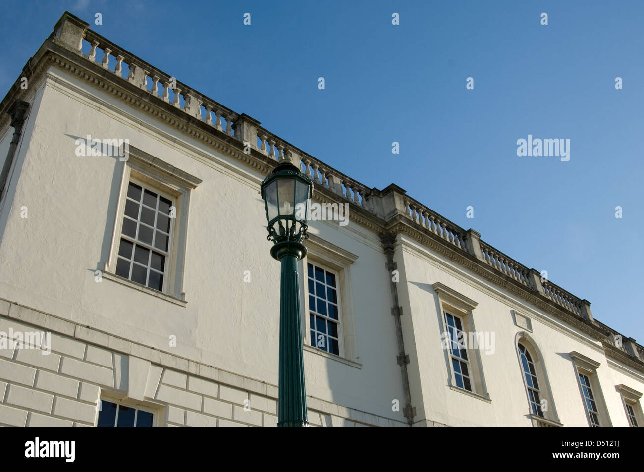 Une photographie de la maison de la Reine à Greenwich, située dans le National maritime Museum, montrant sa conception architecturale et son importance historique dans l'histoire maritime britannique. Banque D'Images